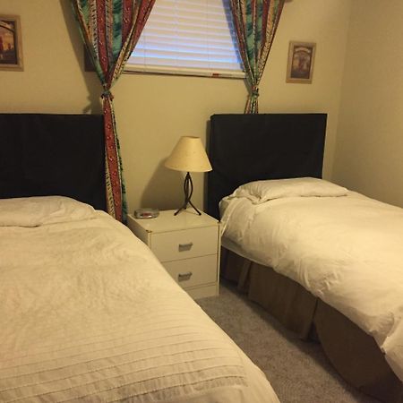 Bed & Breakfast Monarch Канмор Экстерьер фото